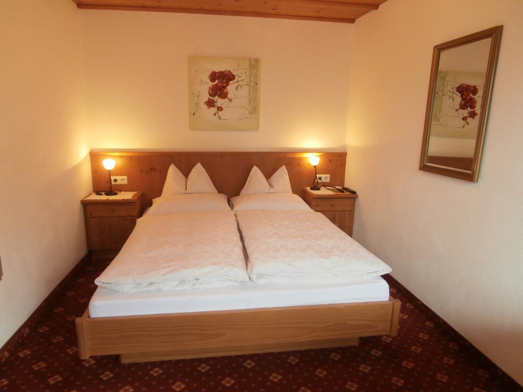 Gaestehaus Hochmuth Mayrhofen Habitación foto